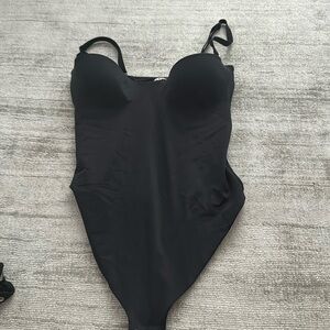 Skims contour shapewear bodysuit size XS worn once